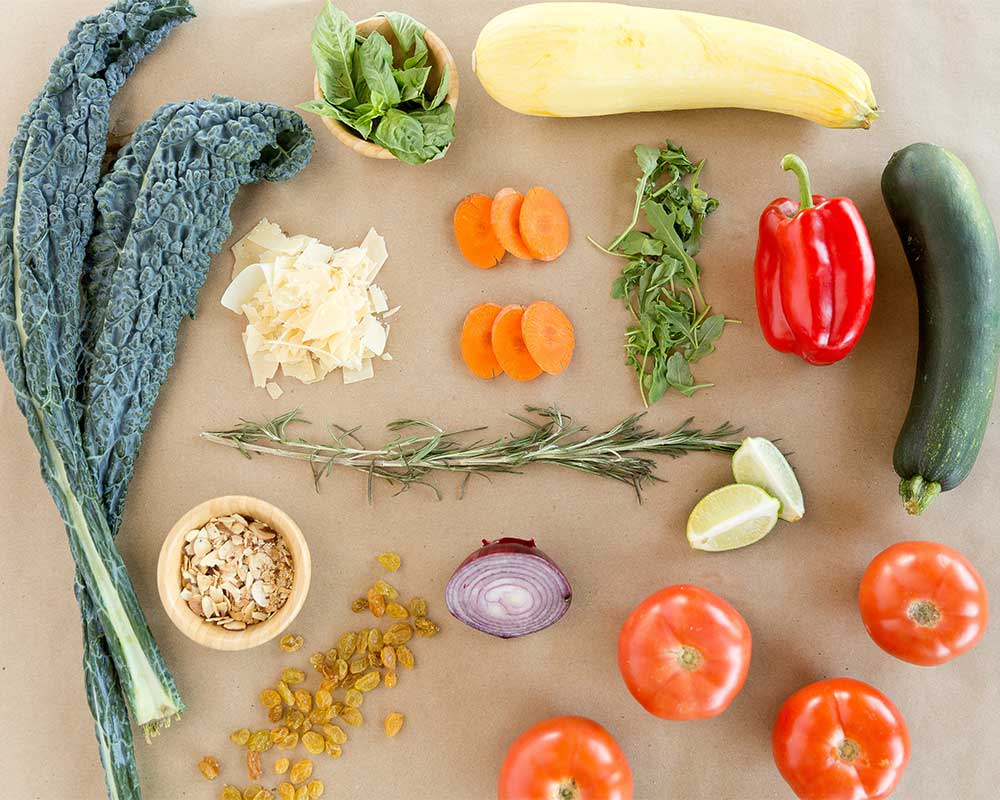 Fresh tomatoes, olive oil, garlic - clean sauce ingredients